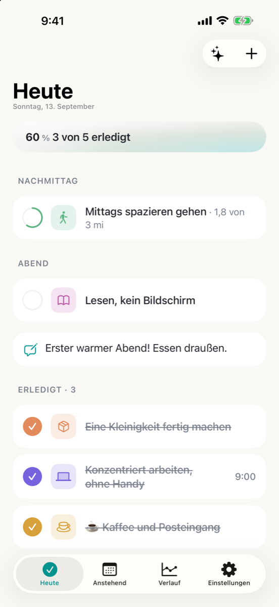 Ein zweiter Consten-Bildschirm „Heute“, eingerichtet für einen Arbeitstag. Eine Fortschrittskarte zeigt 60 %, 3 von 5 erledigt. Eine Geh-Aufgabe bezieht ihren Zählerstand aus Health und steht bei 1,8 von 3 mi, darunter steht eine geschriebene Zeile über den Tag, und drei erledigte Aufgaben stehen unter Erledigt, darunter konzentriertes Arbeiten und etwas Kleines ausliefern.